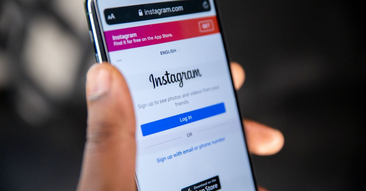 Facebook, Instagram crashed, all accounts logged out by themselves, did this happen to you?